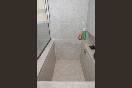 Apartamento à venda com 223m², 3 quartos e 4 vagas Apartamento à venda com 223m², 3 quartos e 4 vagasBanheiro da Suíte 1
