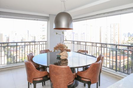 Apartamento à venda com 223m², 3 quartos e 4 vagas Apartamento à venda com 223m², 3 quartos e 4 vagasVaranda Gourmet