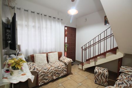 Casa à venda com 250m², 2 quartos e 2 vagasSala