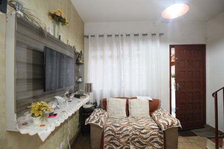 Casa à venda com 250m², 2 quartos e 2 vagasSala