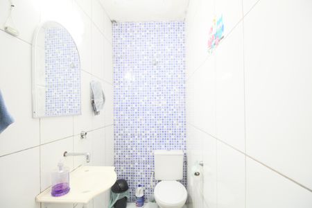 Casa à venda com 250m², 2 quartos e 2 vagasLavabo