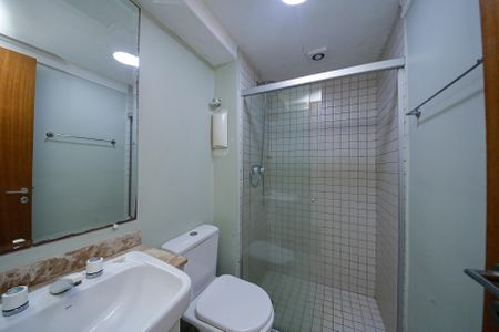 Apartamento à venda com 74m², 3 quartos e 1 vaga Apartamento à venda com 74m², 3 quartos e 1 vagaBanheiro Social