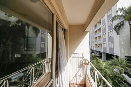 Apartamento à venda com 74m², 3 quartos e 1 vaga Apartamento à venda com 74m², 3 quartos e 1 vagaVaranda da Sala