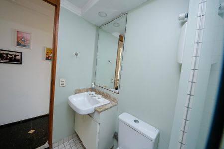 Apartamento à venda com 74m², 3 quartos e 1 vaga Apartamento à venda com 74m², 3 quartos e 1 vagaBanheiro Social