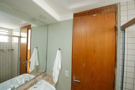 Apartamento à venda com 74m², 3 quartos e 1 vaga Apartamento à venda com 74m², 3 quartos e 1 vagaBanheiro Suíte