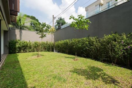 Casa de condomínio à venda com 548m², 4 quartos e 4 vagas
