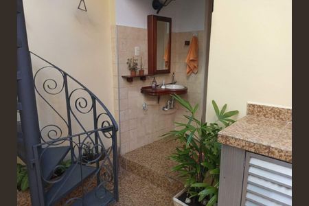 Casa à venda com 240m², 3 quartos e 2 vagas