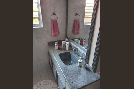 Casa à venda com 240m², 3 quartos e 2 vagas