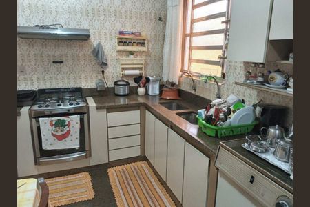 Casa à venda com 240m², 3 quartos e 2 vagas