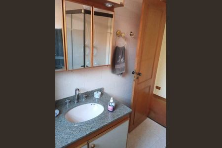 Casa à venda com 240m², 3 quartos e 2 vagas