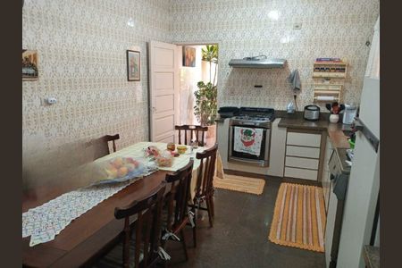 Casa à venda com 240m², 3 quartos e 2 vagas