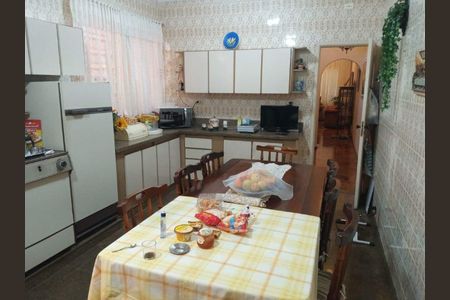 Casa à venda com 240m², 3 quartos e 2 vagas