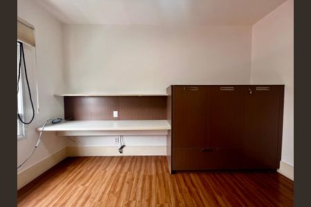 Apartamento à venda com 186m², 3 quartos e 3 vagas Apartamento à venda com 186m², 3 quartos e 3 vagasEscritório