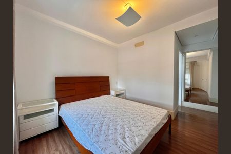 Apartamento à venda com 186m², 3 quartos e 3 vagas Apartamento à venda com 186m², 3 quartos e 3 vagasQuarto Suíte 2