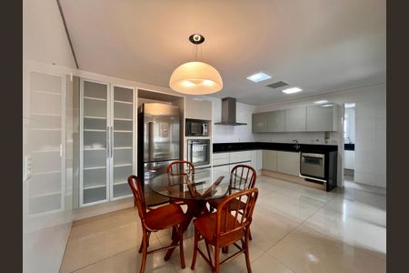Apartamento à venda com 186m², 3 quartos e 3 vagas Apartamento à venda com 186m², 3 quartos e 3 vagasCozinha