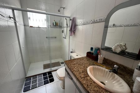 Casa à venda com 184m², 4 quartos e 4 vagasBanheiro 2