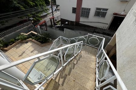 Casa à venda com 184m², 4 quartos e 4 vagasEscadas