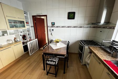 Casa à venda com 184m², 4 quartos e 4 vagasCozinha