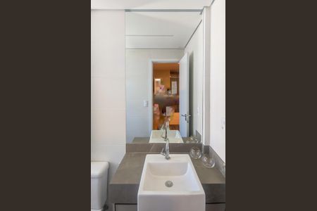 Apartamento à venda com 144m², 3 quartos e 2 vagas Apartamento à venda com 144m², 3 quartos e 2 vagasBanheiro da Suíte