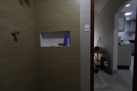 Casa à venda com 250m², 3 quartos e 3 vagasBanheiro 2