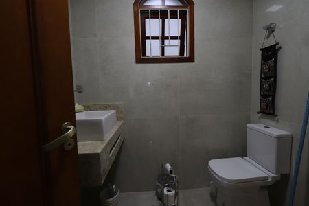 Casa à venda com 250m², 3 quartos e 3 vagasBanheiro 2