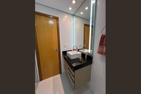 Apartamento à venda com 55m², 2 quartos e 1 vaga Apartamento à venda com 55m², 2 quartos e 1 vagaBanheiro
