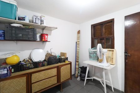 Casa à venda com 180m², 3 quartos e 2 vagasQuarto de serviço