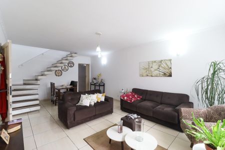 Casa à venda com 180m², 3 quartos e 2 vagasSala