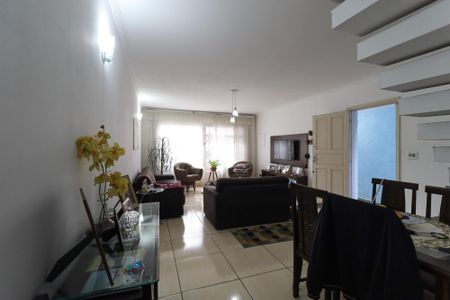 Casa à venda com 180m², 3 quartos e 2 vagasSala