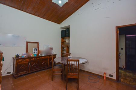Casa à venda com 250m², 3 quartos e 3 vagas Casa à venda com 250m², 3 quartos e 3 vagasSala