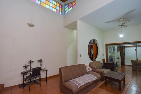 Casa à venda com 250m², 3 quartos e 3 vagas Casa à venda com 250m², 3 quartos e 3 vagasSala