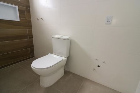 Casa de condomínio à venda com 142m², 3 quartos e 2 vagas Casa de condomínio à venda com 142m², 3 quartos e 2 vagasBanheiro da Suíte 2