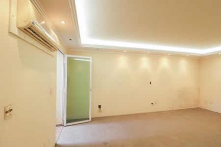 Casa à venda com 900m², 4 quartos e 12 vagas Casa à venda com 900m², 4 quartos e 12 vagasSalão 2