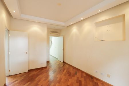 Casa à venda com 900m², 4 quartos e 12 vagas Casa à venda com 900m², 4 quartos e 12 vagasSuíte 1