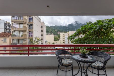 Apartamento à venda com 130m², 3 quartos e 2 vagas Apartamento à venda com 130m², 3 quartos e 2 vagasSala Varanda