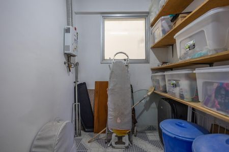 Apartamento à venda com 130m², 3 quartos e 2 vagas Apartamento à venda com 130m², 3 quartos e 2 vagasQuarto de Serviço