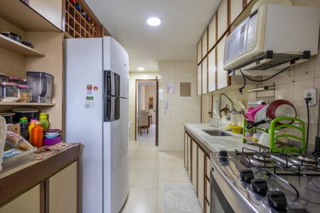 Apartamento à venda com 130m², 3 quartos e 2 vagas Apartamento à venda com 130m², 3 quartos e 2 vagasCozinha