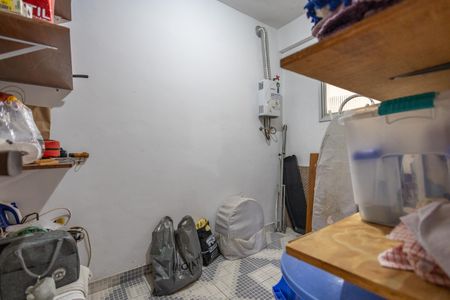 Apartamento à venda com 130m², 3 quartos e 2 vagas Apartamento à venda com 130m², 3 quartos e 2 vagasQuarto de Serviço
