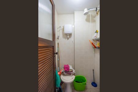 Apartamento à venda com 130m², 3 quartos e 2 vagas Apartamento à venda com 130m², 3 quartos e 2 vagasBanheiro de Serviço