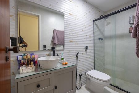 Apartamento à venda com 130m², 3 quartos e 2 vagas Apartamento à venda com 130m², 3 quartos e 2 vagasBanheiro Social