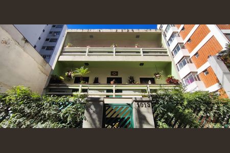 Apartamento à venda com 96m², 3 quartos e 1 vaga Apartamento à venda com 96m², 3 quartos e 1 vagaFachada