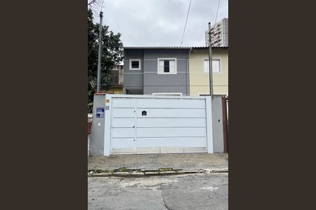 Casa à venda com 86m², 2 quartos e 2 vagas Casa à venda com 86m², 2 quartos e 2 vagasFachada