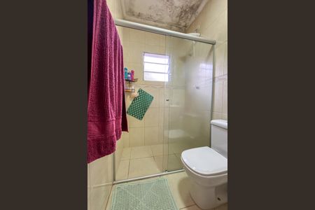 Casa à venda com 86m², 2 quartos e 2 vagas Casa à venda com 86m², 2 quartos e 2 vagasBanheiro da Suíte 1