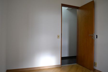 Apartamento à venda com 80m², 3 quartos e 2 vagasQuarto 2