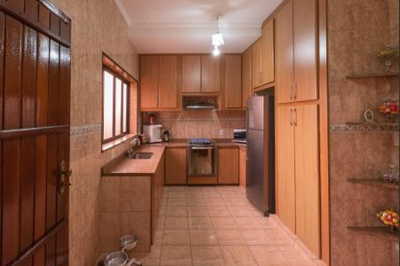 Casa à venda com 359m², 3 quartos e 5 vagas Casa à venda com 359m², 3 quartos e 5 vagasCozinha