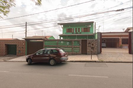 Casa à venda com 359m², 3 quartos e 5 vagas Casa à venda com 359m², 3 quartos e 5 vagasFachada