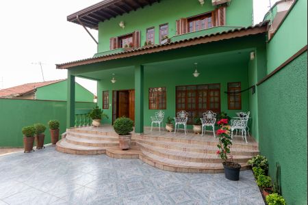 Casa à venda com 359m², 3 quartos e 5 vagas Casa à venda com 359m², 3 quartos e 5 vagasFachada