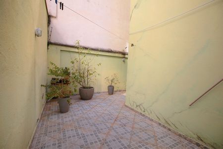 Apartamento à venda com 105m², 2 quartos e 1 vagaVaranda