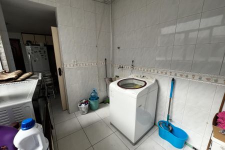 Apartamento à venda com 168m², 3 quartos e 2 vagas Apartamento à venda com 168m², 3 quartos e 2 vagasÁrea de Serviço