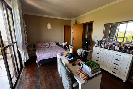 Apartamento à venda com 168m², 3 quartos e 2 vagas Apartamento à venda com 168m², 3 quartos e 2 vagasSuíte